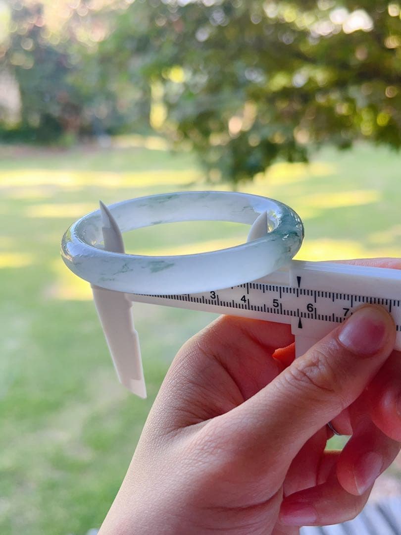 新疆天山翠　氷翠　翡翠色　氷飄花 天然石バングル55.5 鑑定証書付き　バングル