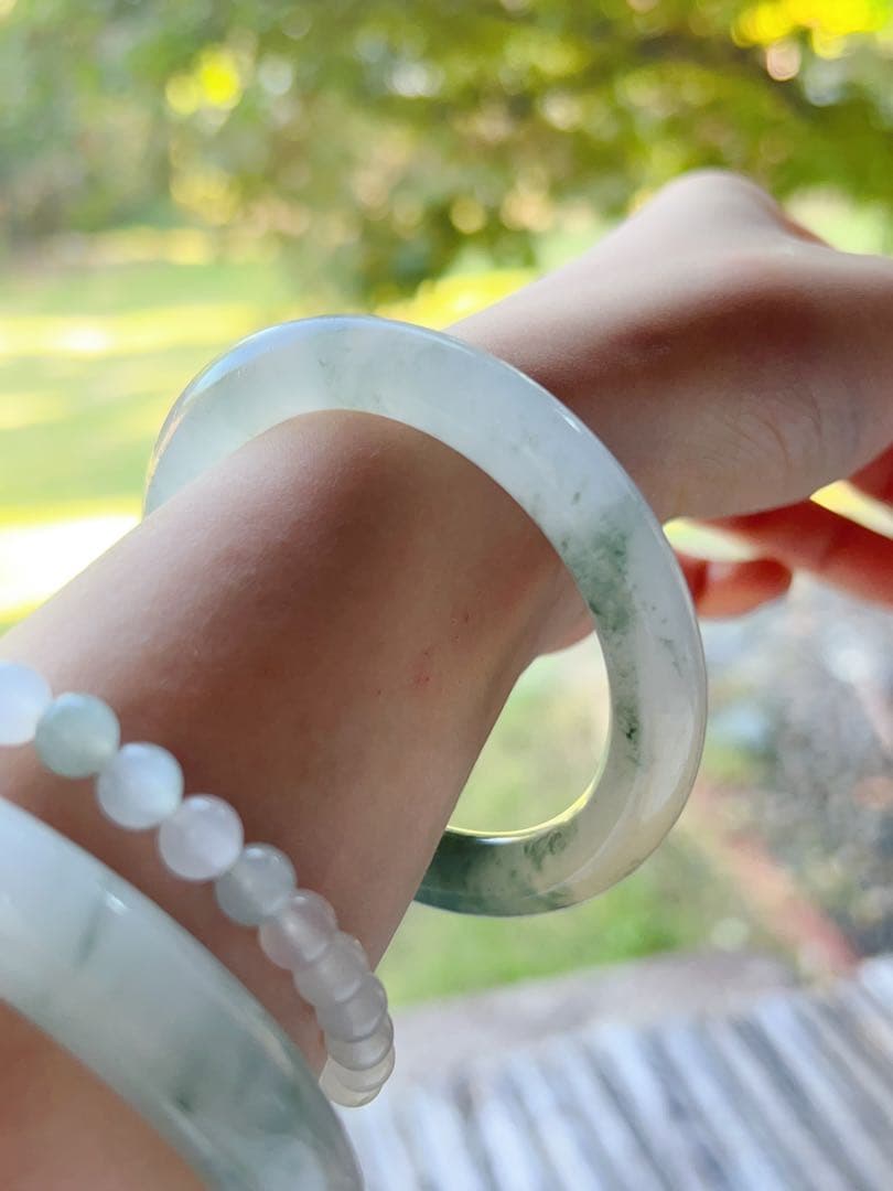 新疆天山翠　氷翠　翡翠色　氷飄花 天然石バングル55.5 鑑定証書付き　バングル