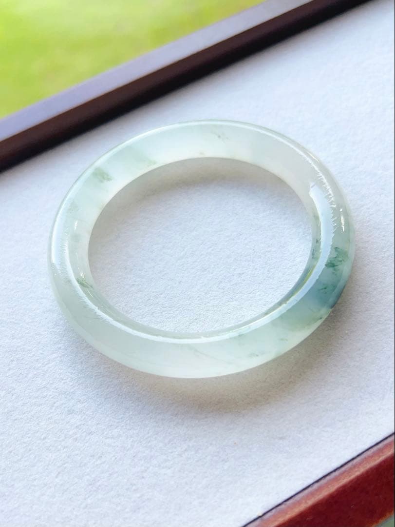 新疆天山翠　氷翠　翡翠色　氷飄花 天然石バングル55.5 鑑定証書付き　バングル