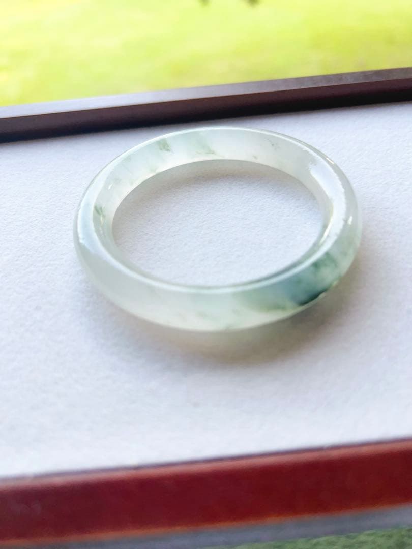 新疆天山翠　氷翠　翡翠色　氷飄花 天然石バングル55.5 鑑定証書付き　バングル