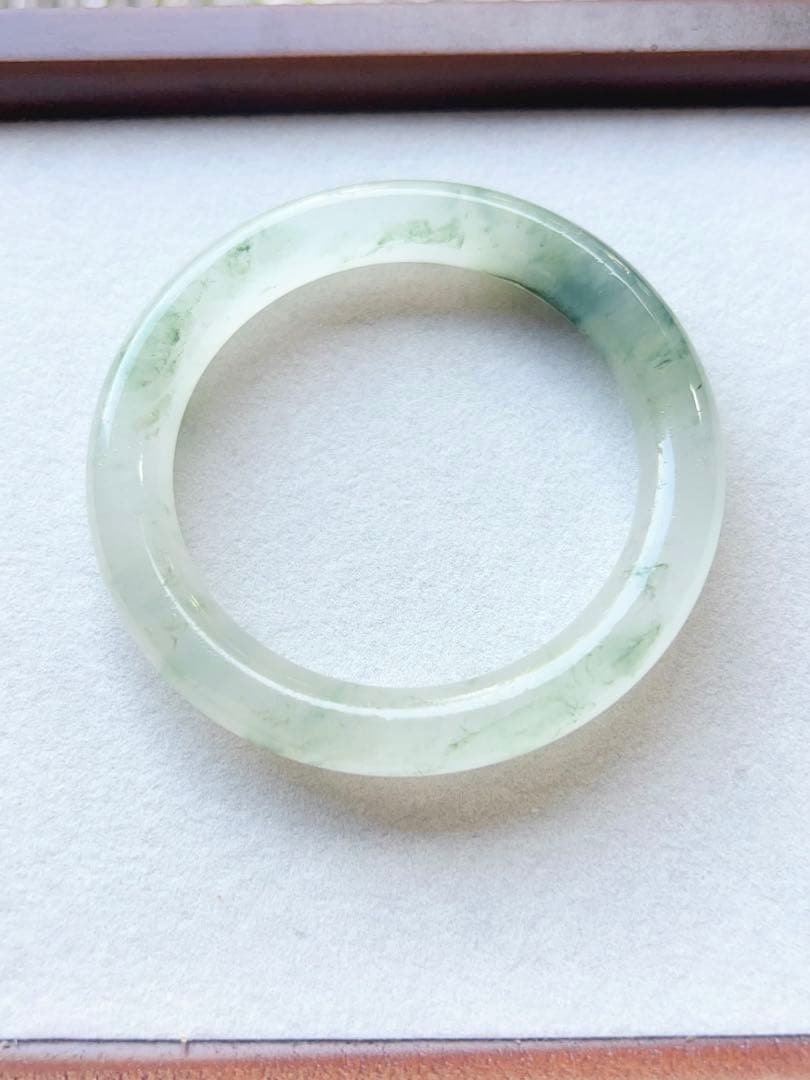 新疆天山翠　氷翠　翡翠色　氷飄花 天然石バングル55.5 鑑定証書付き　バングル