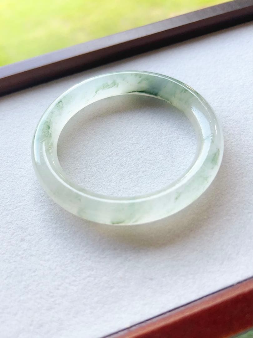 新疆天山翠　氷翠　翡翠色　氷飄花 天然石バングル55.5 鑑定証書付き　バングル