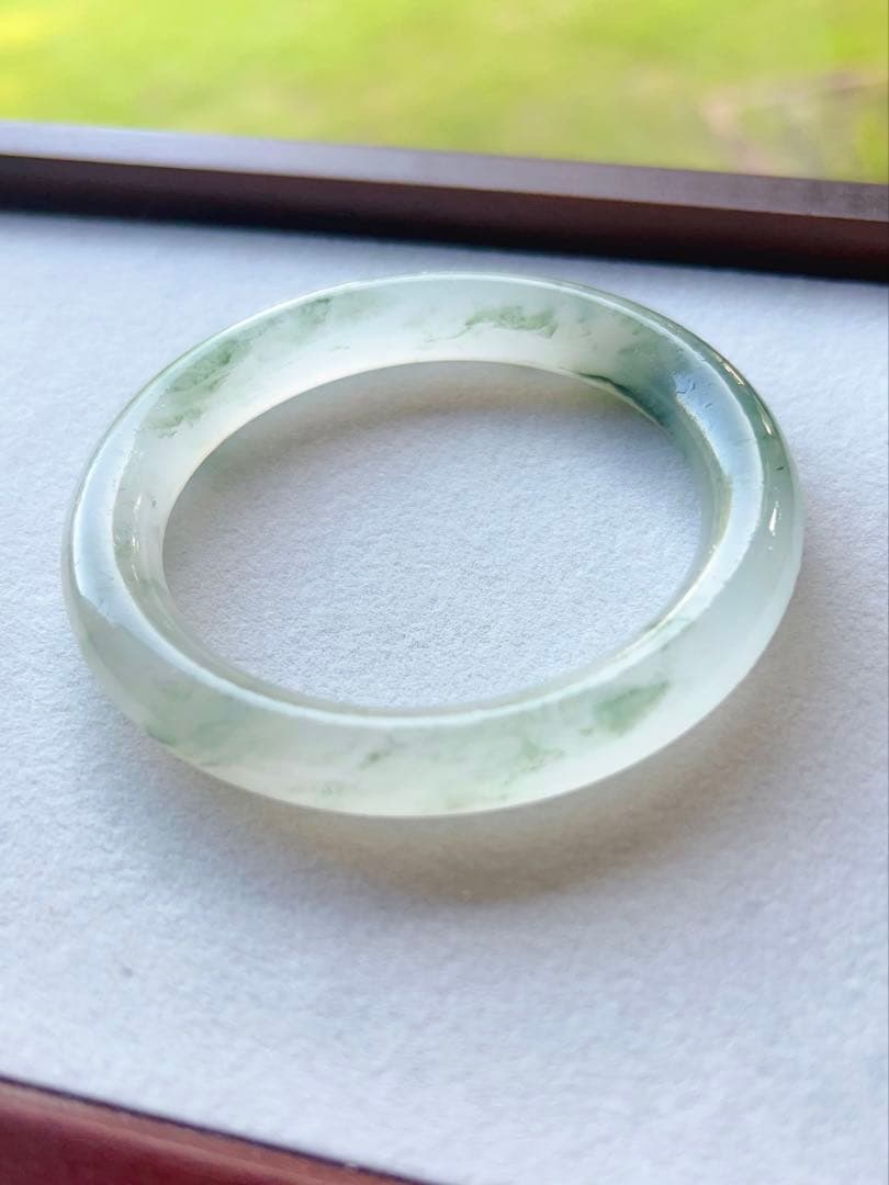 新疆天山翠　氷翠　翡翠色　氷飄花 天然石バングル55.5 鑑定証書付き　バングル