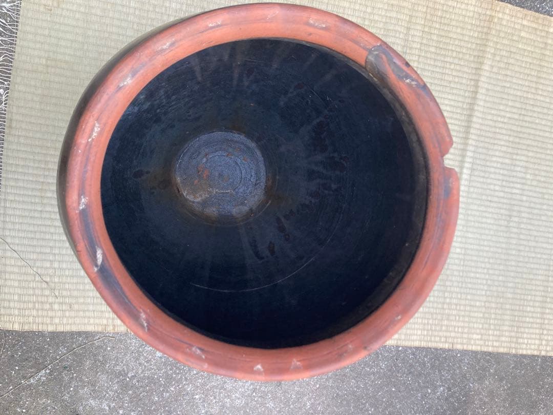 訳あり。存在感抜群！時代物 陶器の大型甕 古い壺 。茶褐色。和モダン 60センチ