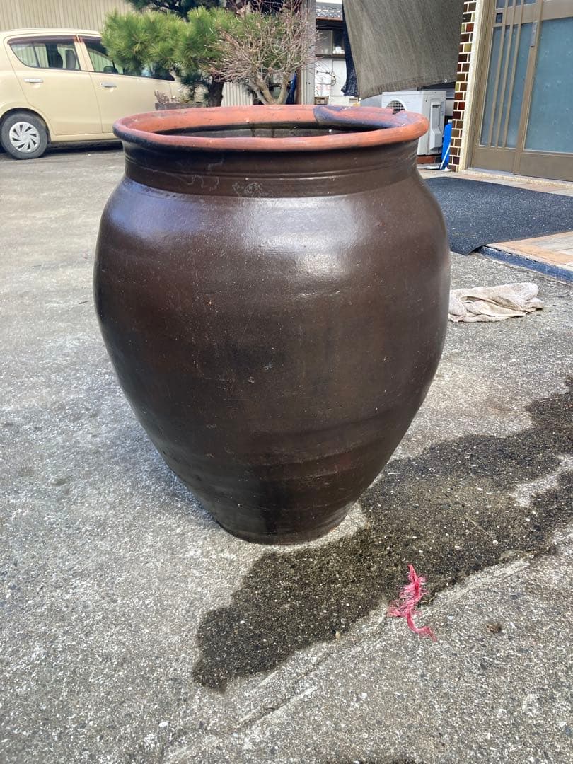 訳あり。存在感抜群！時代物 陶器の大型甕 古い壺 。茶褐色。和モダン 60センチ