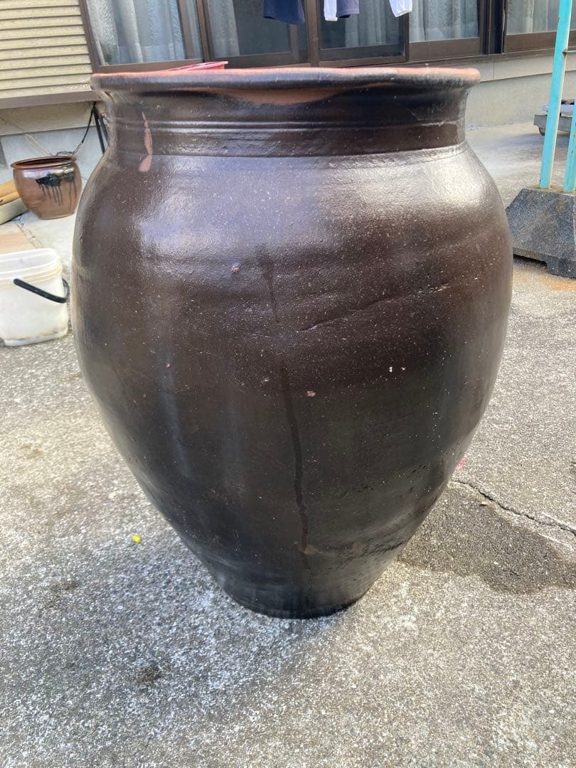 訳あり。存在感抜群！時代物 陶器の大型甕 古い壺 。茶褐色。和モダン 60センチ