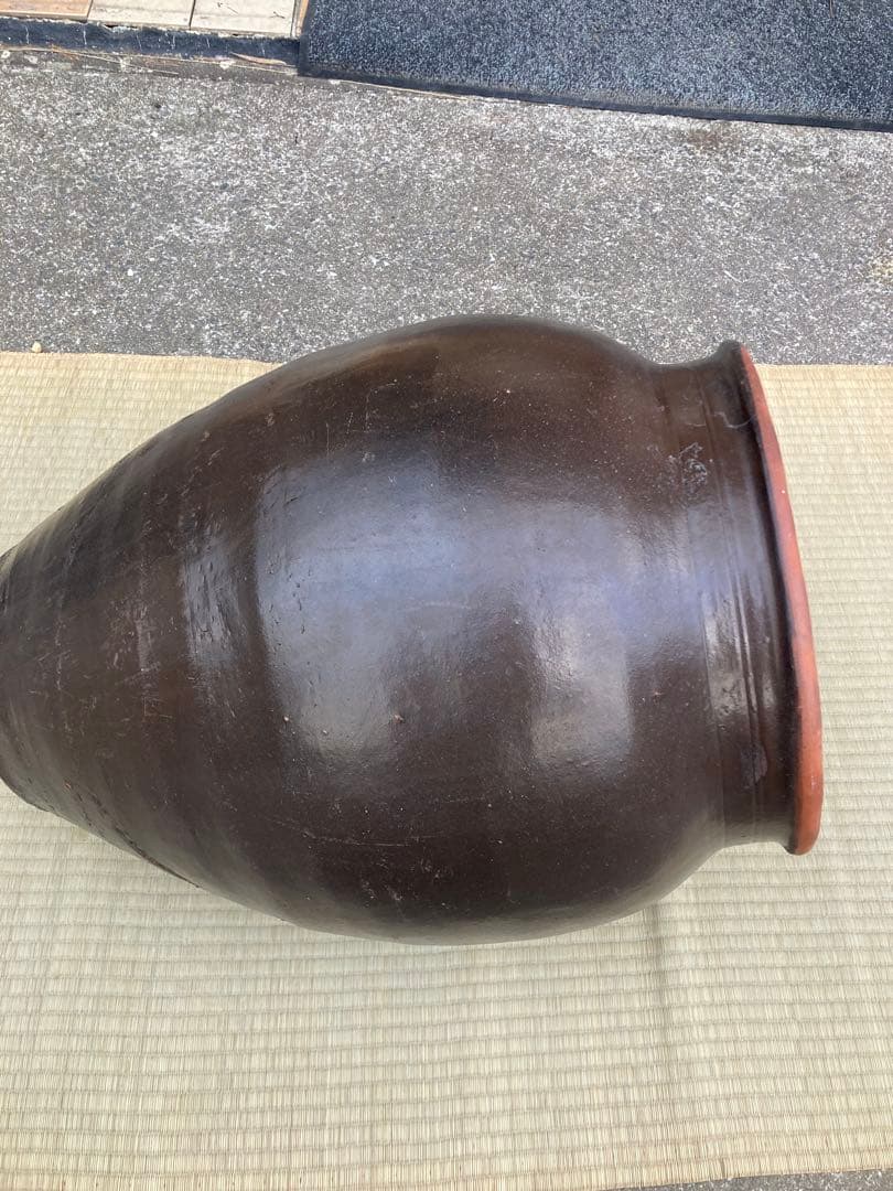 訳あり。存在感抜群！時代物 陶器の大型甕 古い壺 。茶褐色。和モダン 60センチ