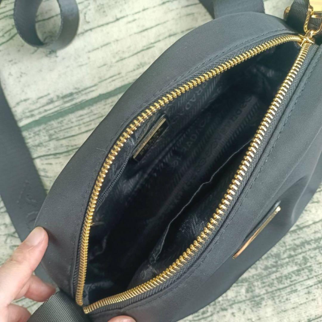 PRADA ノベルティ ブラック ショルダーバック ナイロン p2