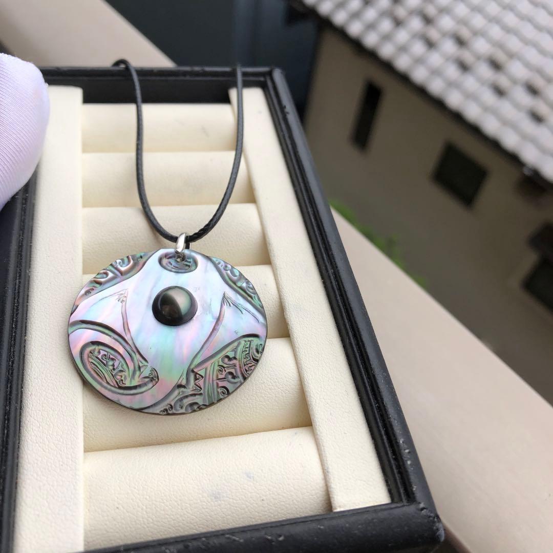 オリジナルデザイン　彫刻黒蝶シェル　黒蝶真珠　タヒチパール　ネックレス