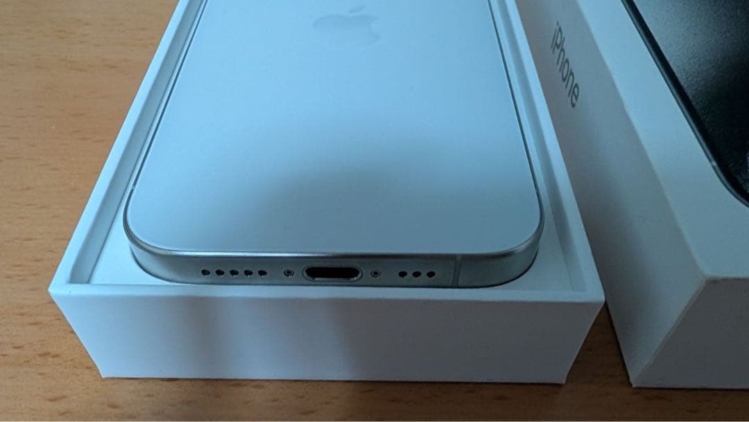 Apple iPhone15pro 256GB ホワイトチタニウム