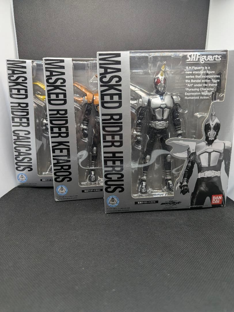 バンダイ　フィギュアーツ　仮面ライダーカブト　ケタロス　コーカサス　ヘラクス