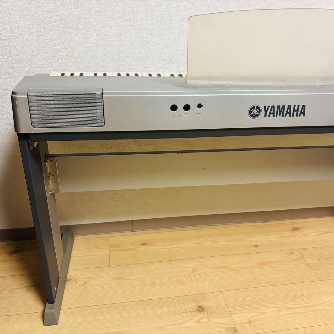 YAMAHA ヤマハ　電子ピアノ　88鍵　ペダル付き　譜面立て付き