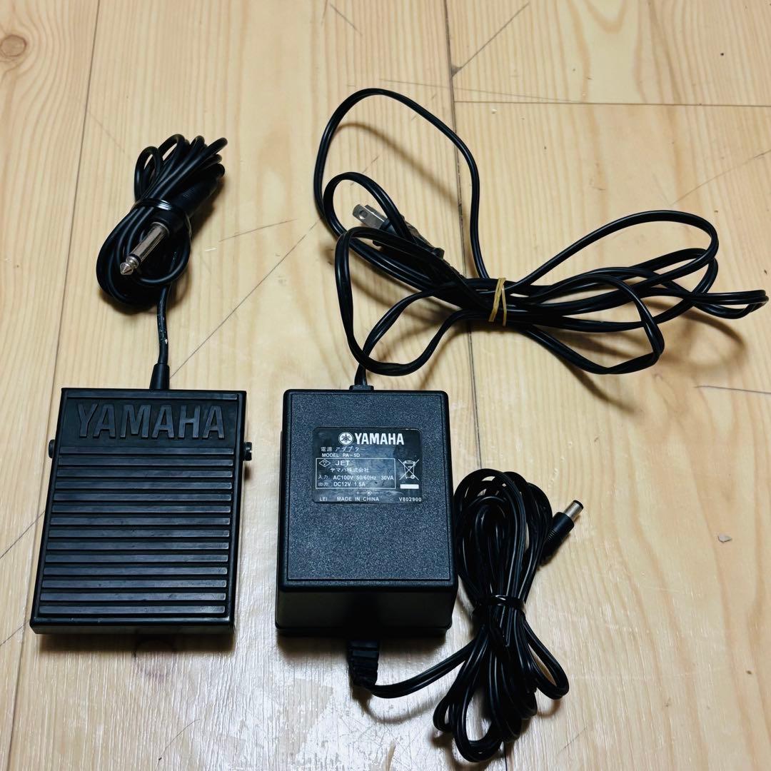 YAMAHA ヤマハ　電子ピアノ　88鍵　ペダル付き　譜面立て付き