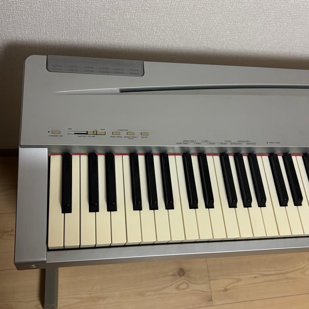 YAMAHA ヤマハ　電子ピアノ　88鍵　ペダル付き　譜面立て付き