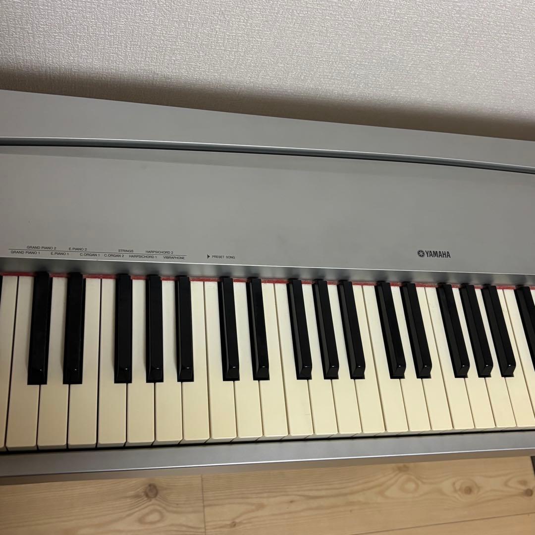 YAMAHA ヤマハ　電子ピアノ　88鍵　ペダル付き　譜面立て付き