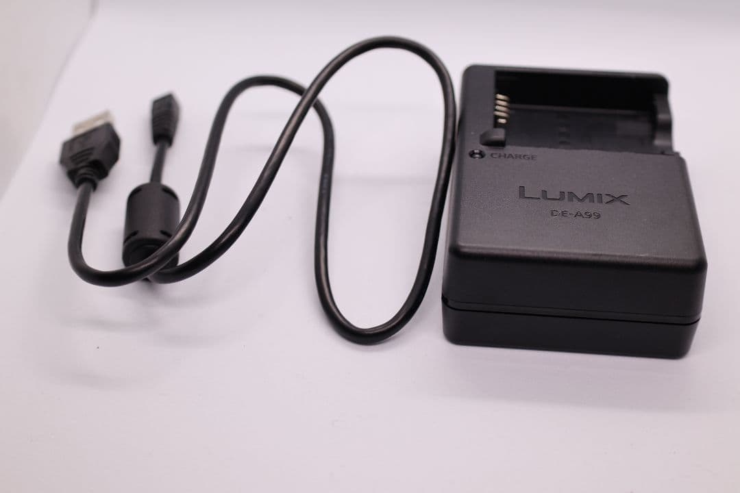 LUMIX GF6 ミラーレスカメラ 本体と充電器