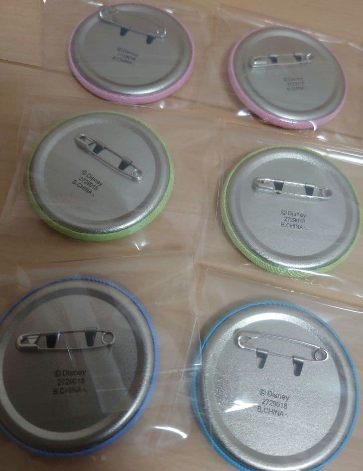 ディズニー　刺繍缶バッジ　アナ雪　ピーターパン