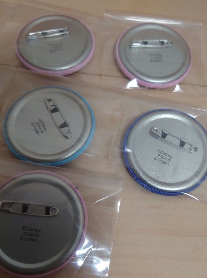 ディズニー　刺繍缶バッジ　アナ雪　ピーターパン