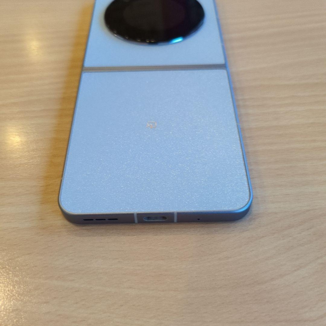 Libero Flip 折りたたみスマートフォン本体