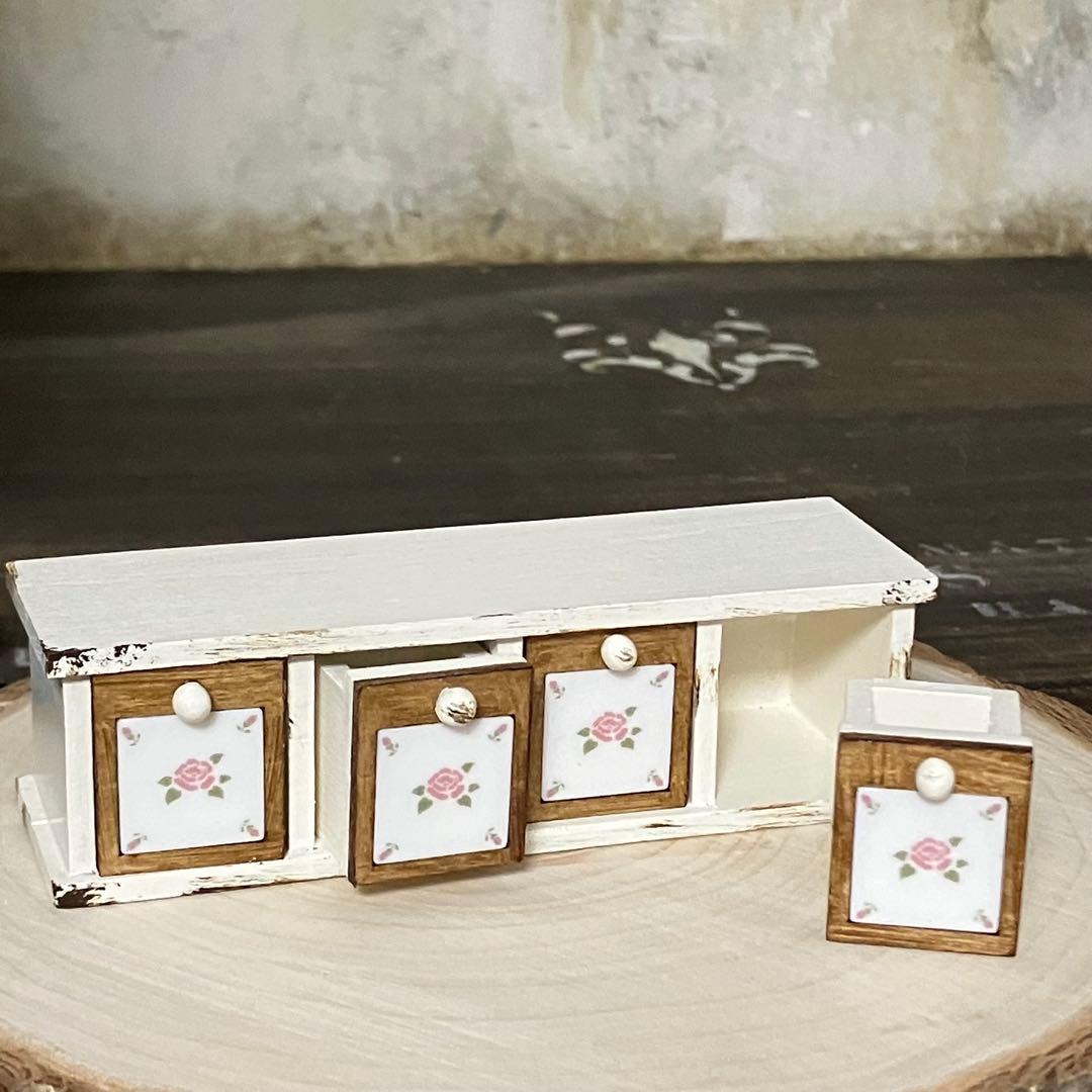 ミニチュア　キッチン家具　引き出し収納　マニーローズ　ドールハウス　1/6