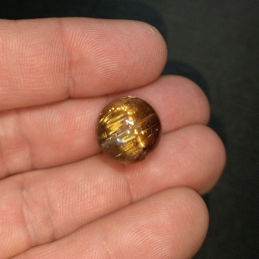 【極上,希少,美品】ブロンズタイチンルチルクォーツ《虹入り》１５㎜　金運　仕事運