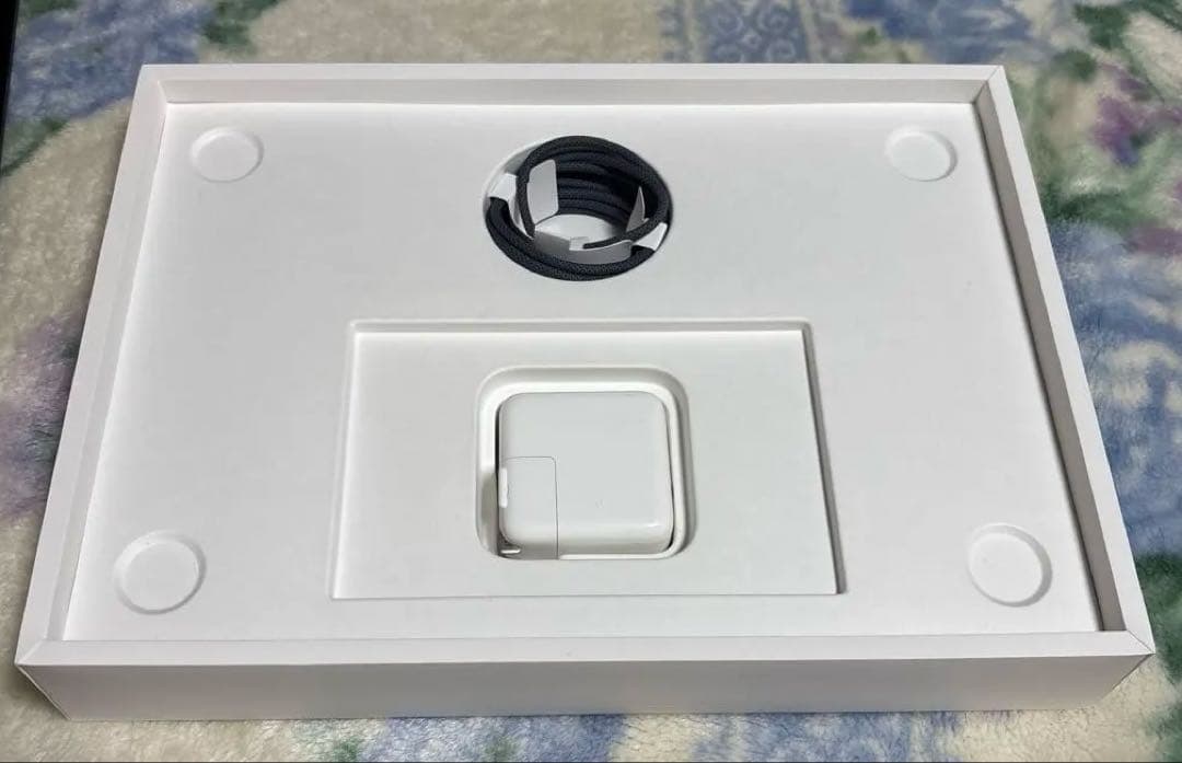 こう MacBook Air M3 2024 13インチ 8GB 256G