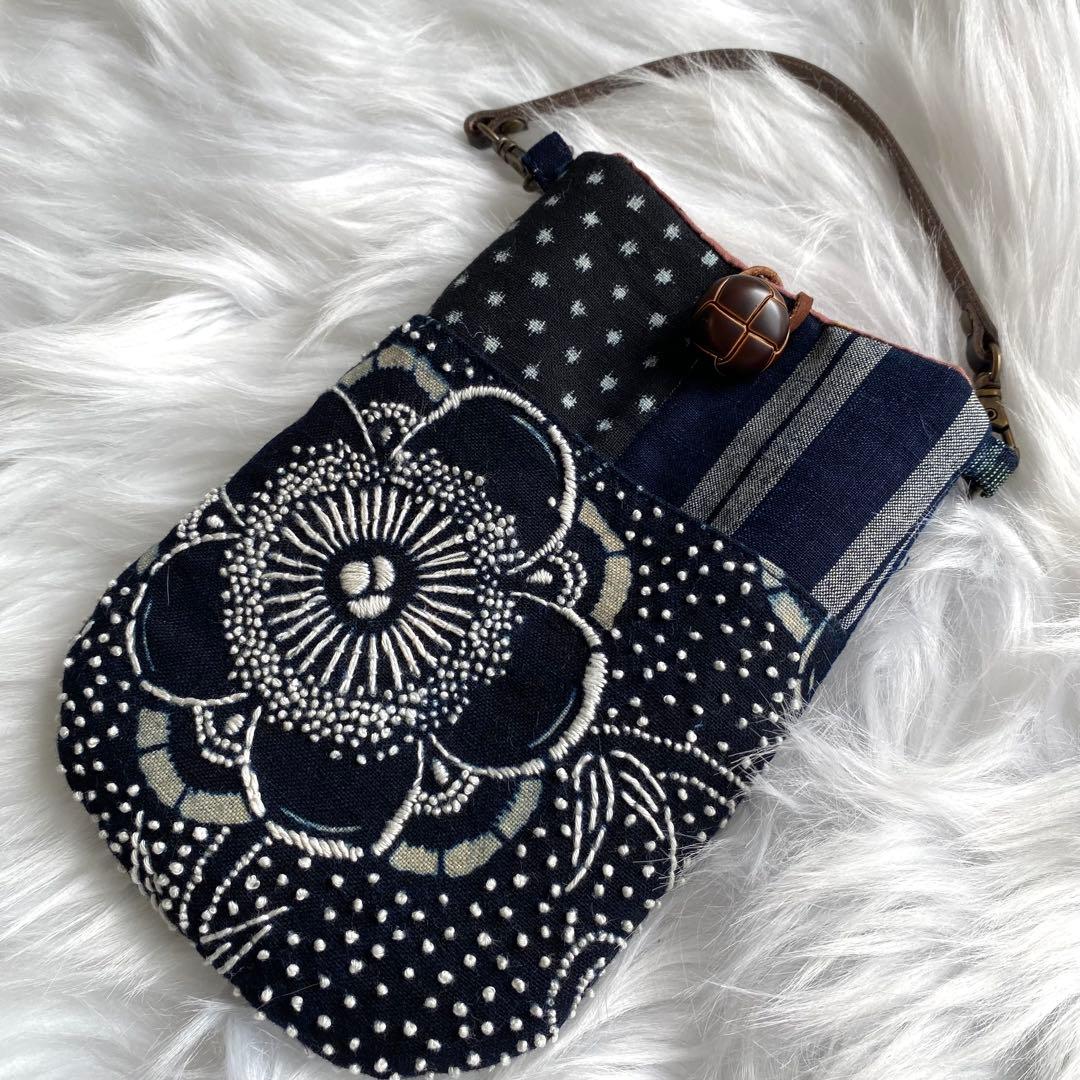 古布藍型染め花模様×刺し子ポーチ｜柿渋染め内布・猫ブローチ付｜一点物