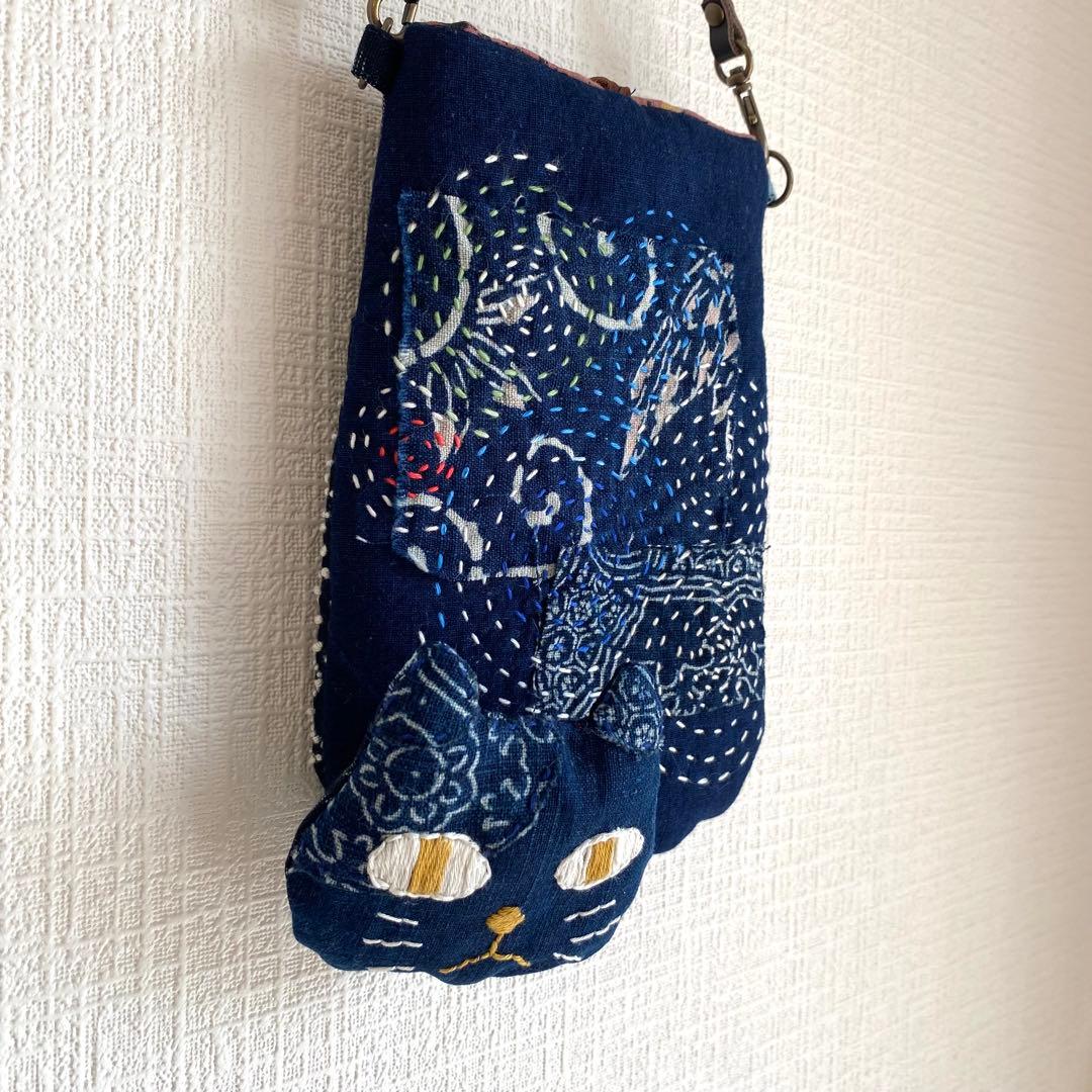 古布藍型染め花模様×刺し子ポーチ｜柿渋染め内布・猫ブローチ付｜一点物