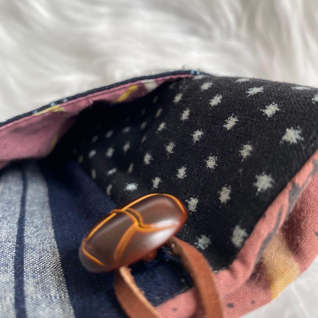 古布藍型染め花模様×刺し子ポーチ｜柿渋染め内布・猫ブローチ付｜一点物