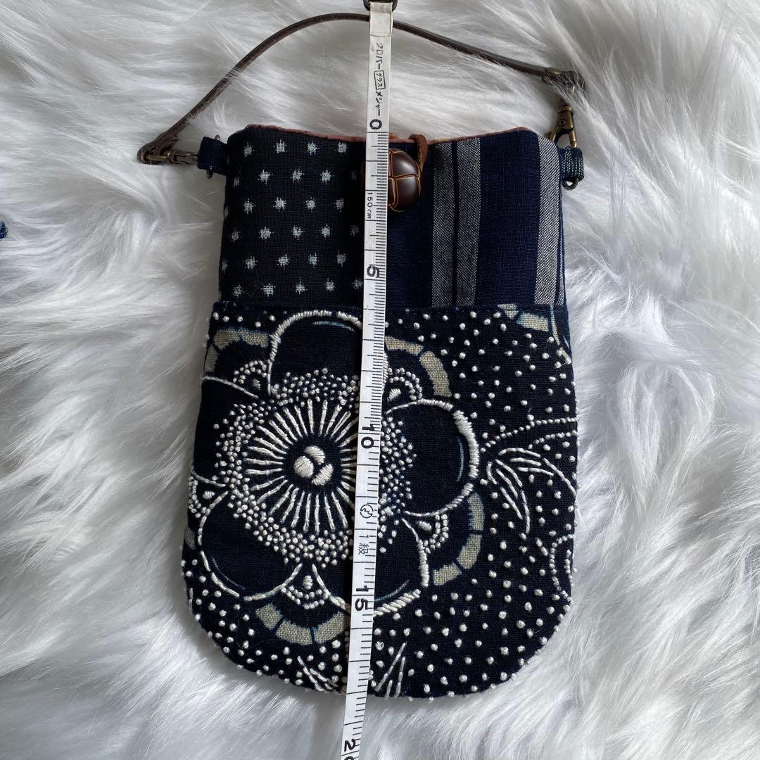 古布藍型染め花模様×刺し子ポーチ｜柿渋染め内布・猫ブローチ付｜一点物