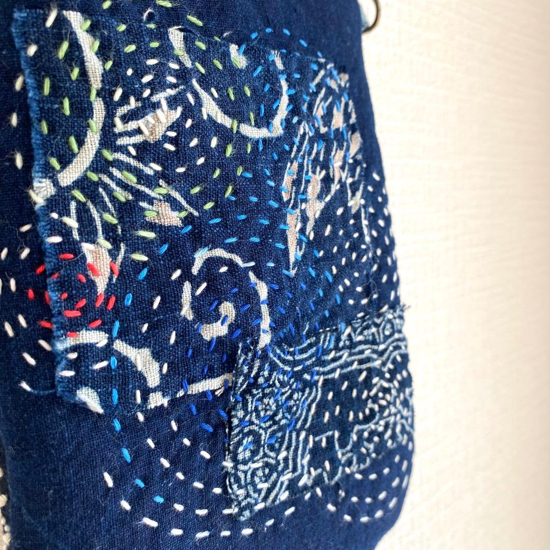 古布藍型染め花模様×刺し子ポーチ｜柿渋染め内布・猫ブローチ付｜一点物