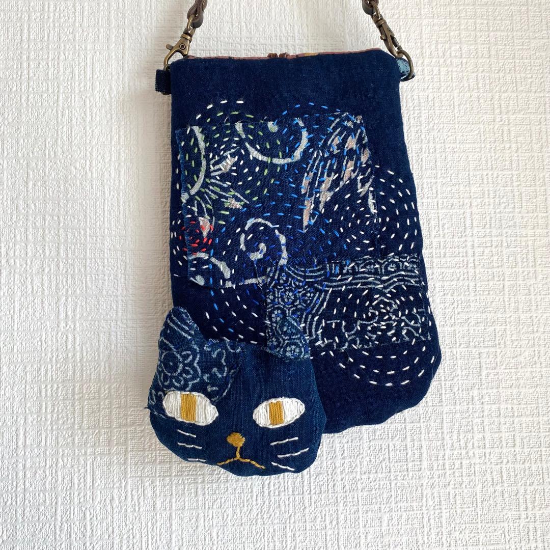古布藍型染め花模様×刺し子ポーチ｜柿渋染め内布・猫ブローチ付｜一点物