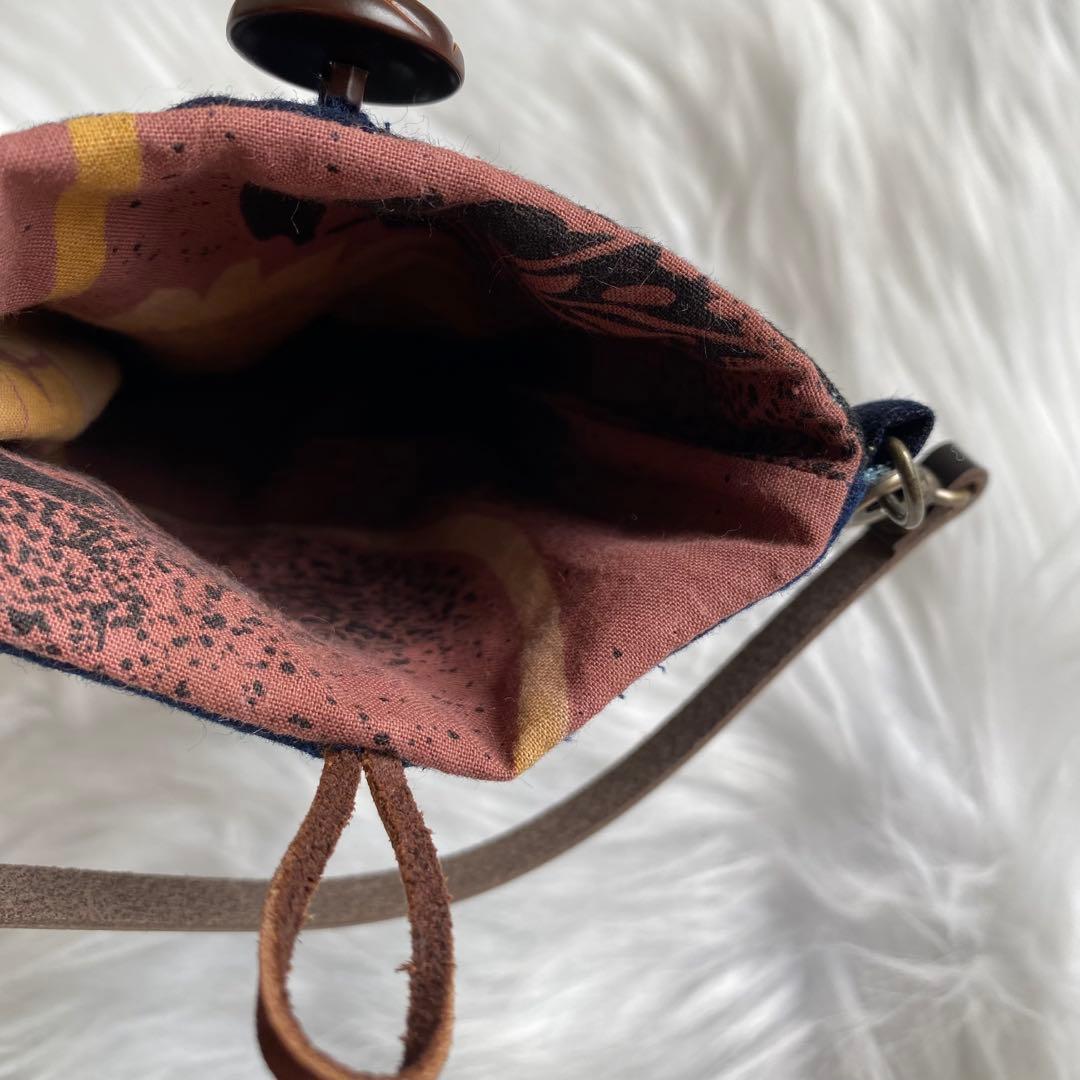 古布藍型染め花模様×刺し子ポーチ｜柿渋染め内布・猫ブローチ付｜一点物