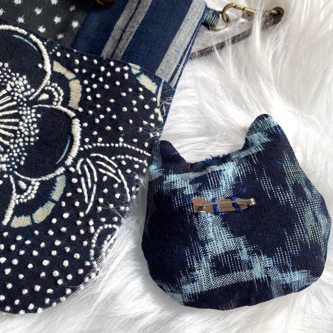 古布藍型染め花模様×刺し子ポーチ｜柿渋染め内布・猫ブローチ付｜一点物