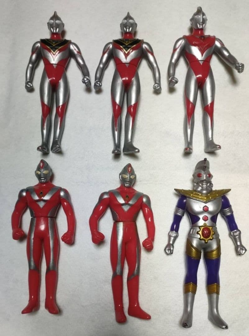 ウルトラマン・怪獣・キングギドラ(ゴジラ)恐竜１体のソフビの約60体まとめ売り