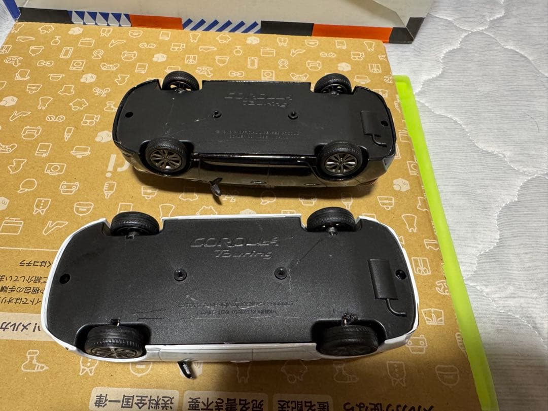 カローラツーリング W×B 色見本ミニカー2台セット ブラックとホワイト1/30