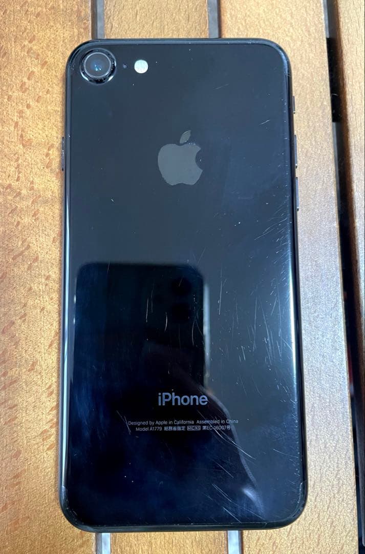 iPhone7 黒　128GB Apple