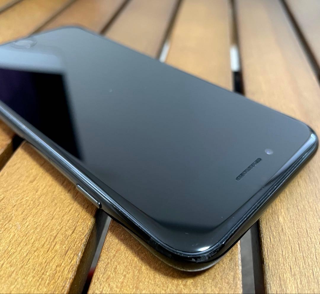 iPhone7 黒　128GB Apple
