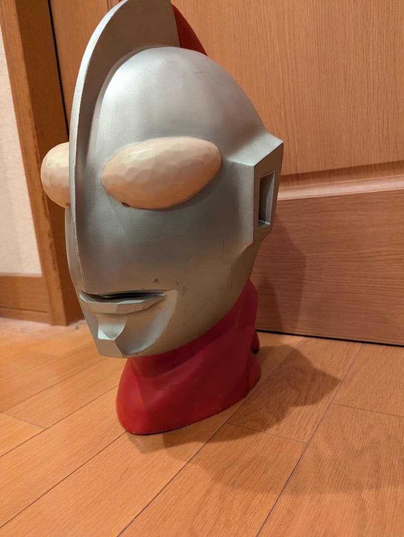 ウルトラマンの1/1スケールレプリカマスク　イデ隊員役二瓶正也の直筆サイン入り