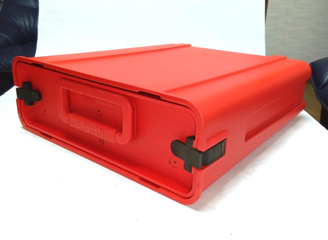 タイプライター「オリベッティ　バレンタイン」Olivetti Valentine