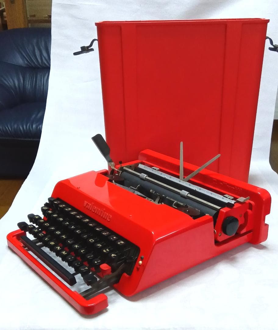 タイプライター「オリベッティ　バレンタイン」Olivetti Valentine