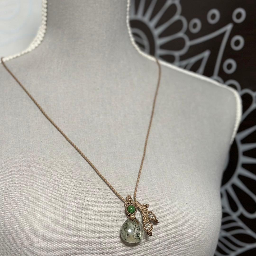 『緑灯』オージャイトガーネットインクォーツとグリーンガーネットマクラメネックレス