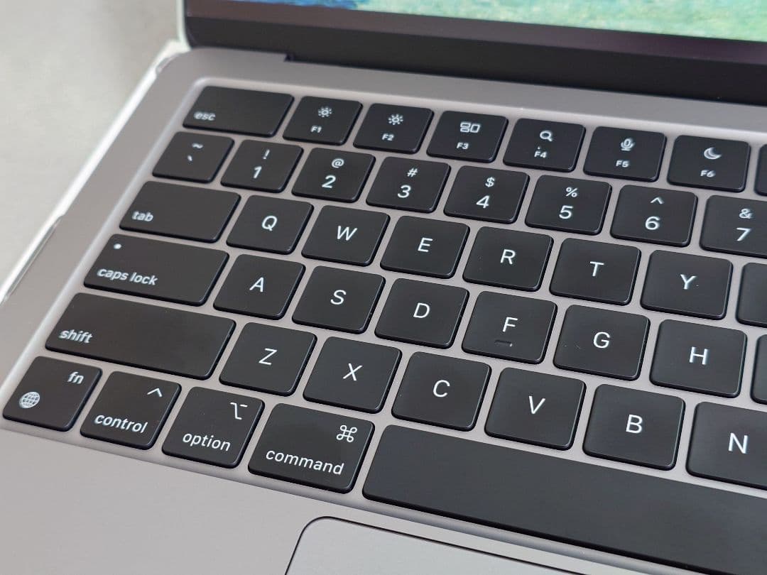 【超美品】MacBookAir M2 13インチ 16GB 512GB USキー