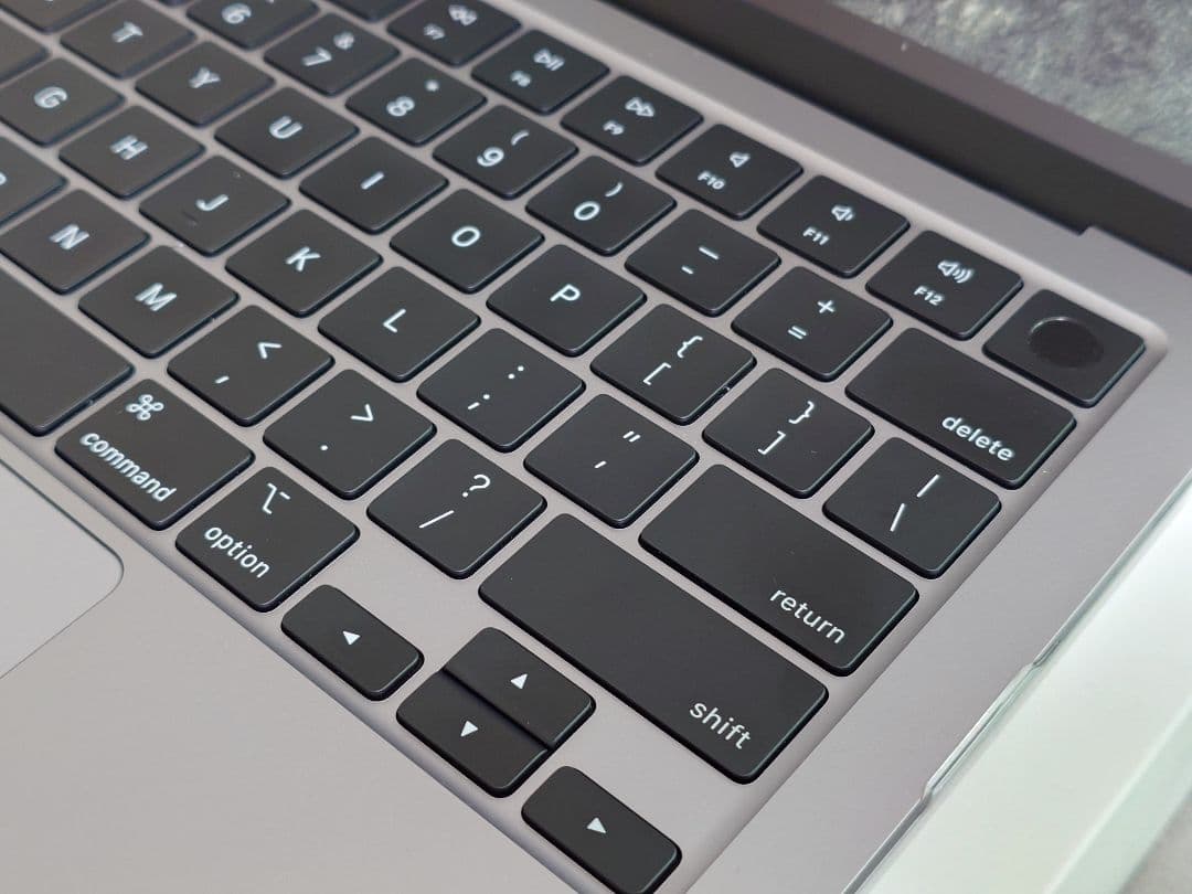 【超美品】MacBookAir M2 13インチ 16GB 512GB USキー