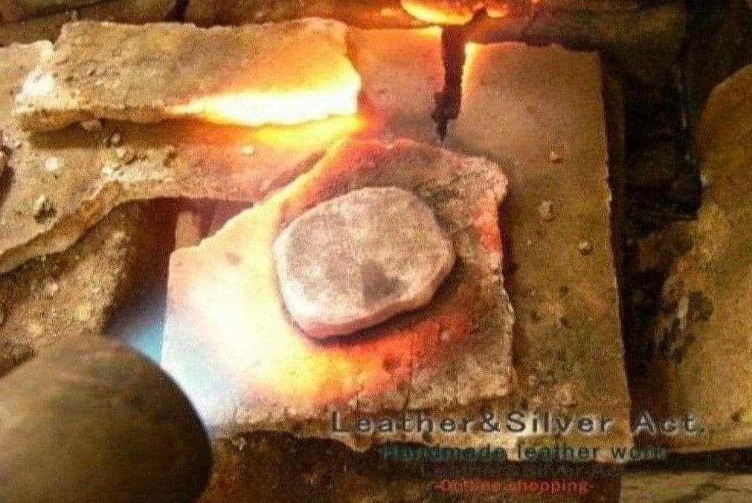 イーグルペンダントトップ　シルバー925.k18 センターの部分はゴールド