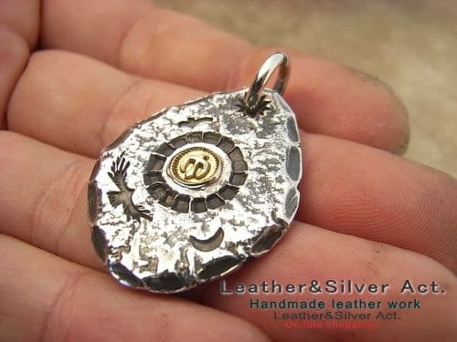 イーグルペンダントトップ　シルバー925.k18 センターの部分はゴールド