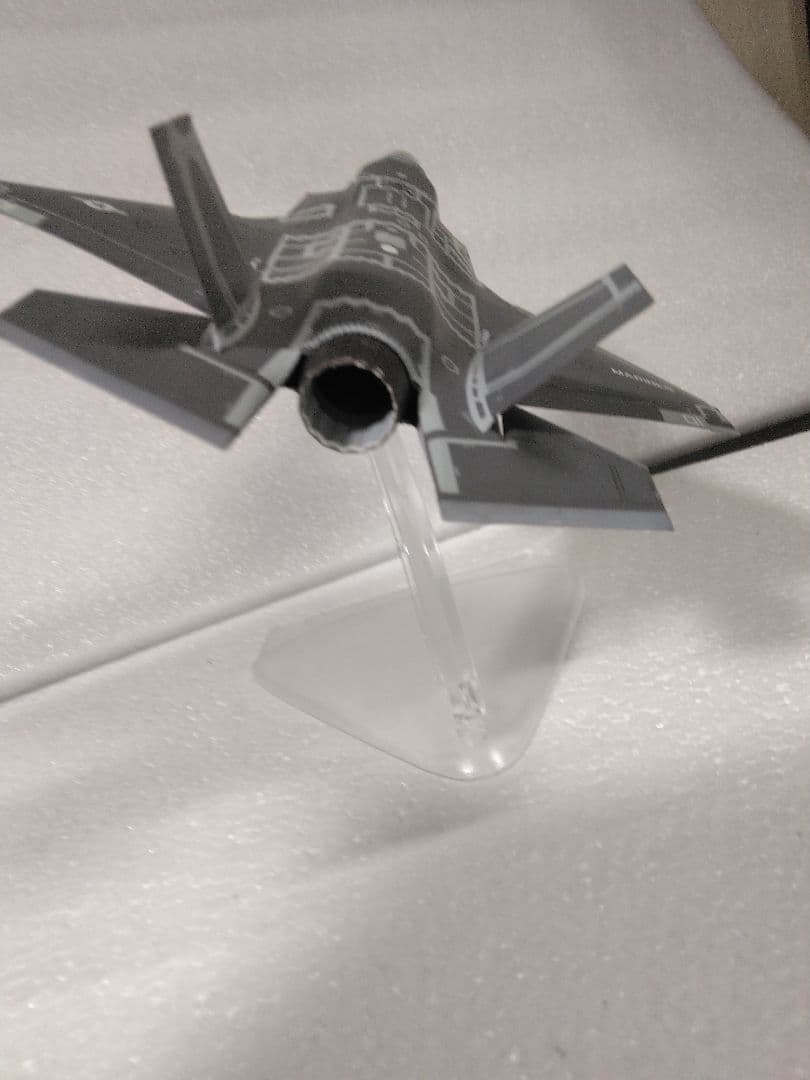 F-35 1/72スケールモデル スタンド付き