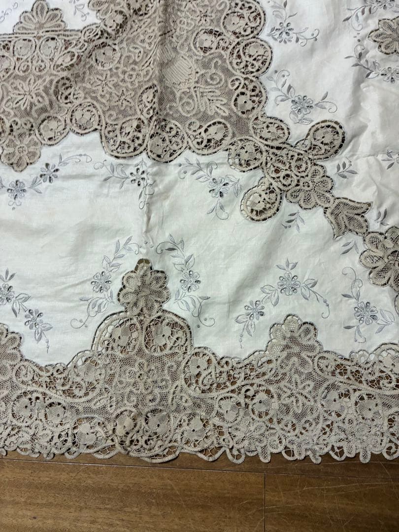 【圧巻の特大サイズ】豪華レース刺繍 テーブルクロス 165×250 汕頭風