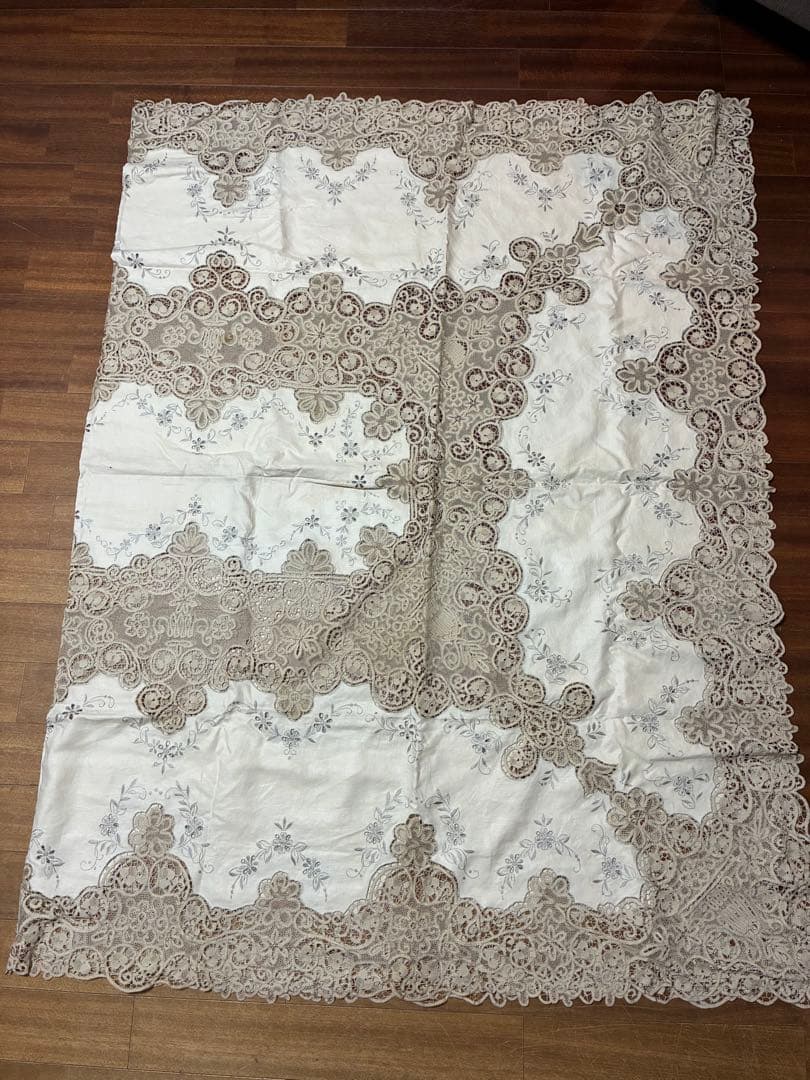 【圧巻の特大サイズ】豪華レース刺繍 テーブルクロス 165×250 汕頭風