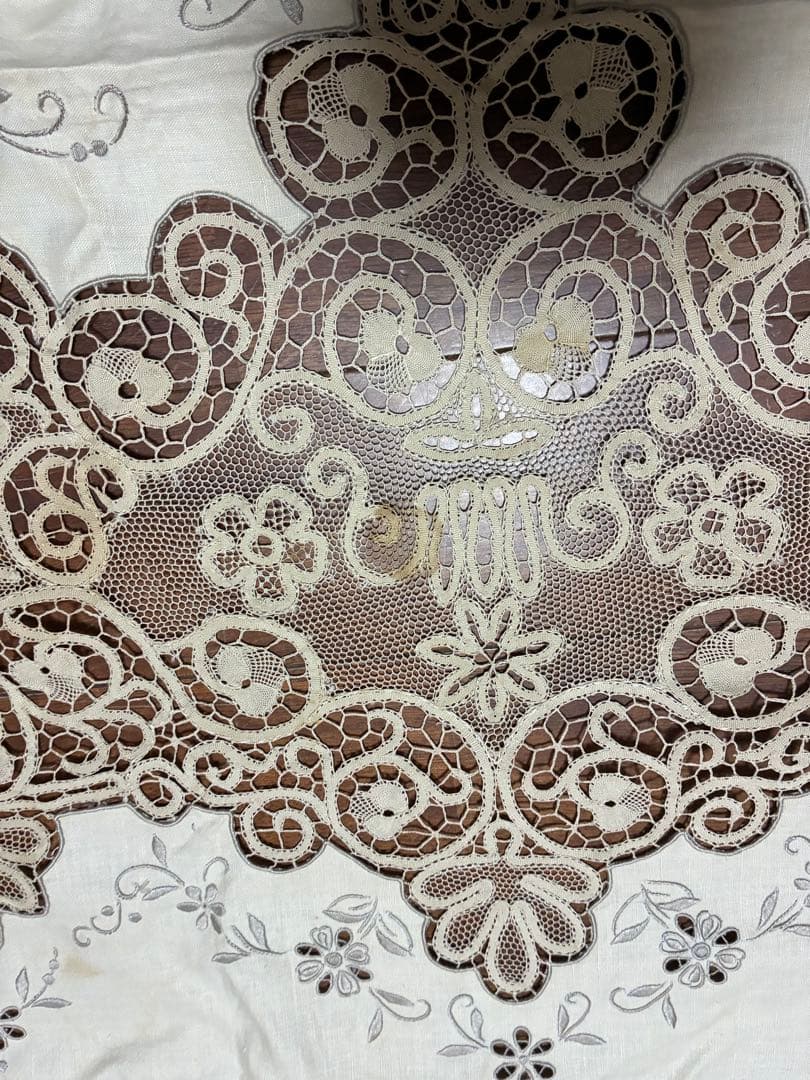 【圧巻の特大サイズ】豪華レース刺繍 テーブルクロス 165×250 汕頭風